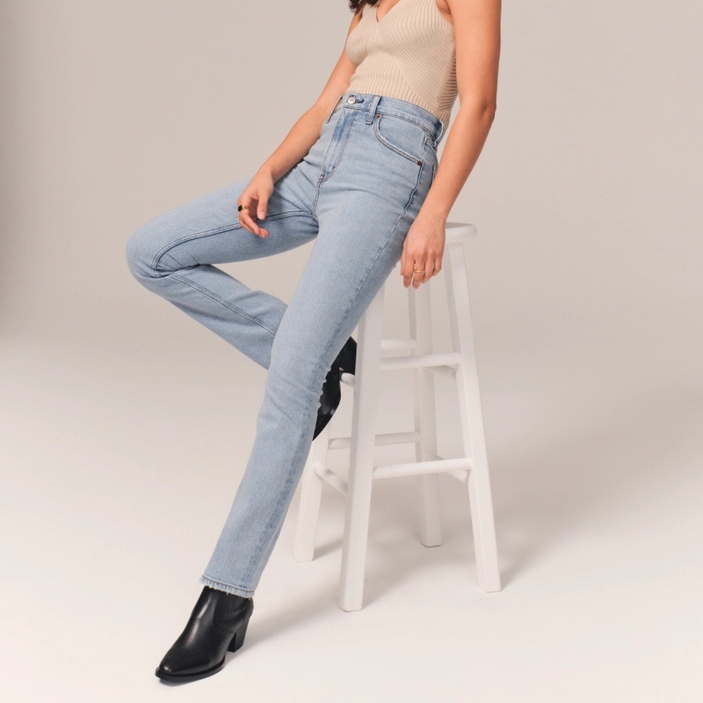 Abercrombie Ultra High Rise 90s Slim Straight Jean